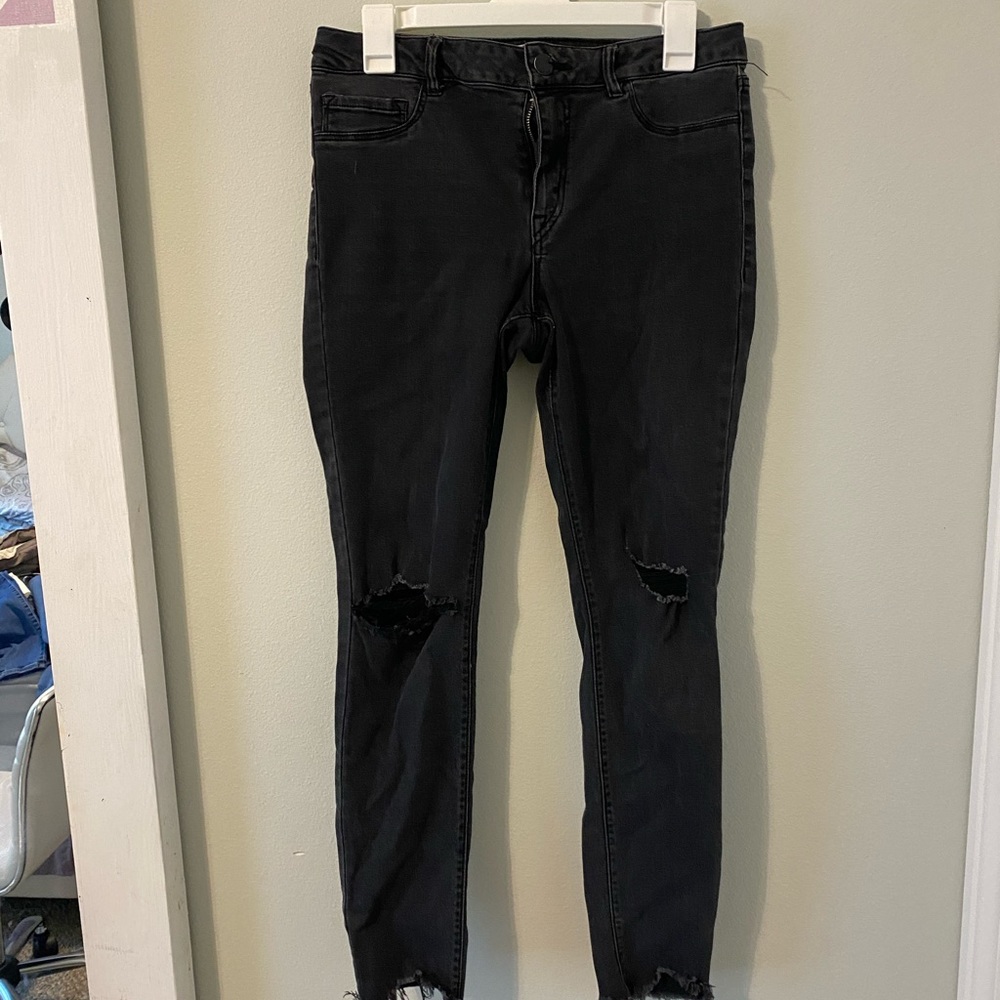 black ripped skinny jeans